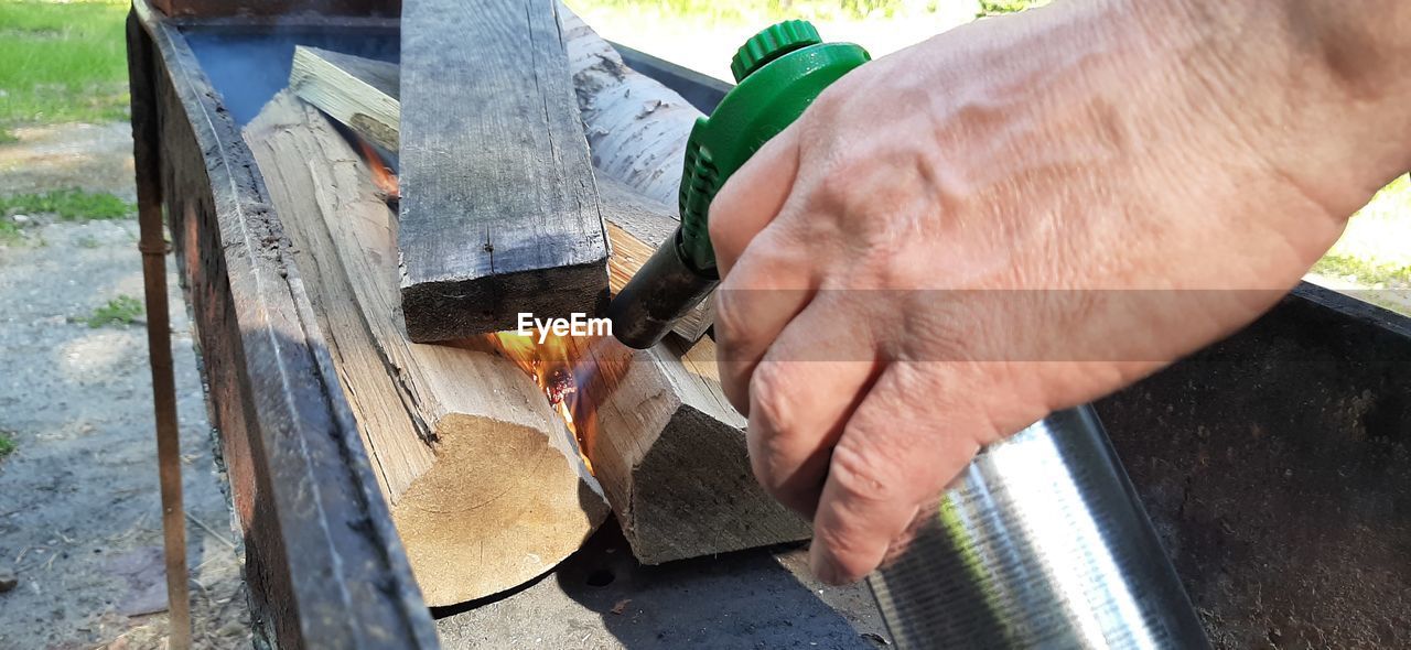 CROPPED IMAGE OF MAN WORKING ON METAL