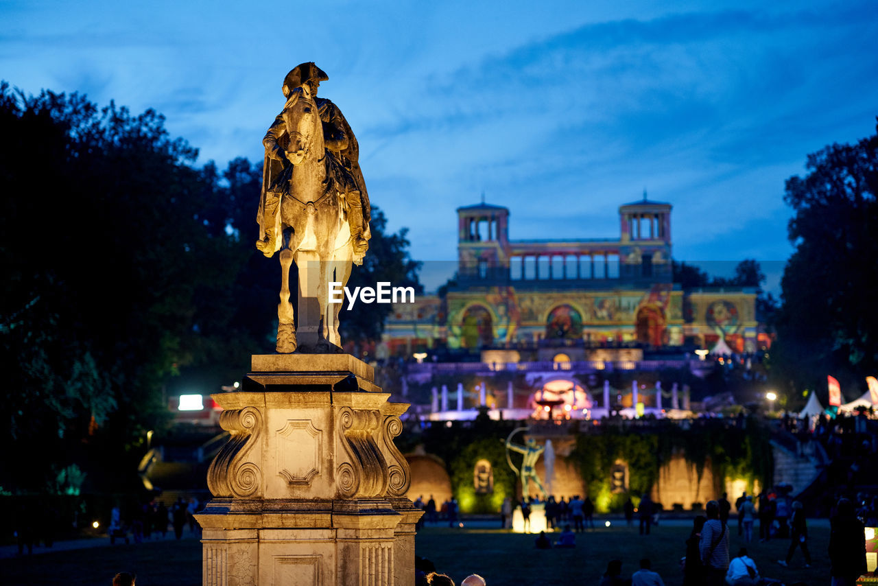 STATUE AT NIGHT