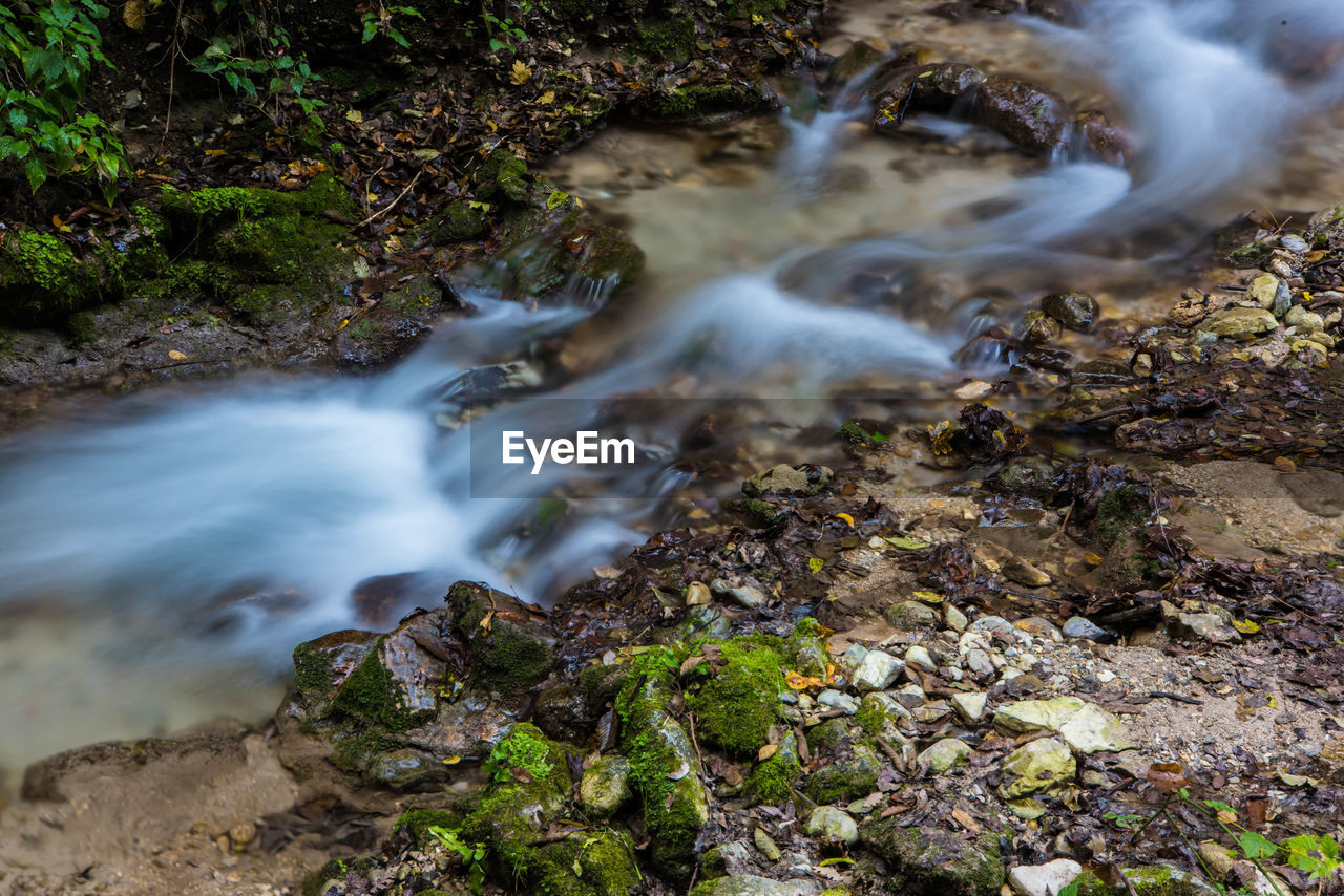 HIGH ANGLE VIEW OF WATERFALL