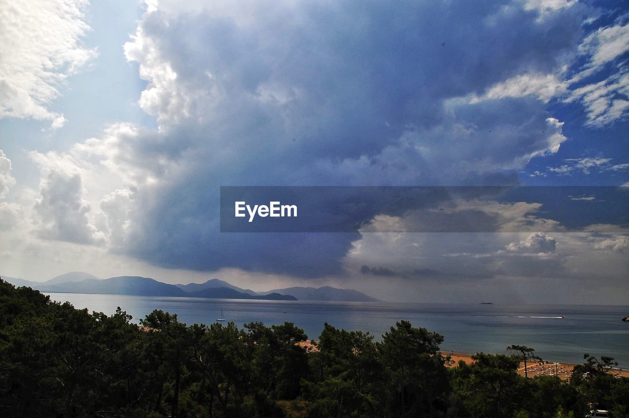 IDYLLIC VIEW OF SEA AGAINST SKY