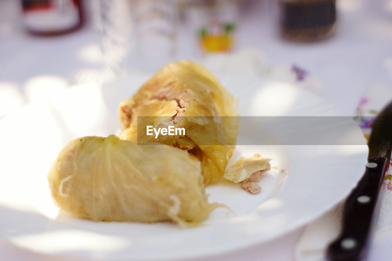 CLOSE-UP OF CAKE SLICE IN PLATE