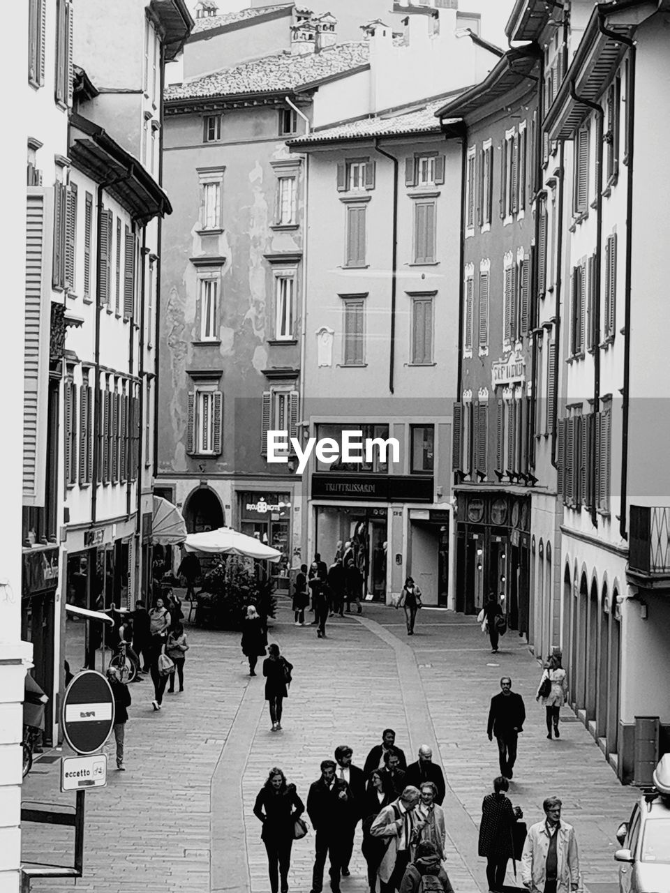 GROUP OF PEOPLE ON STREET AGAINST BUILDINGS IN CITY