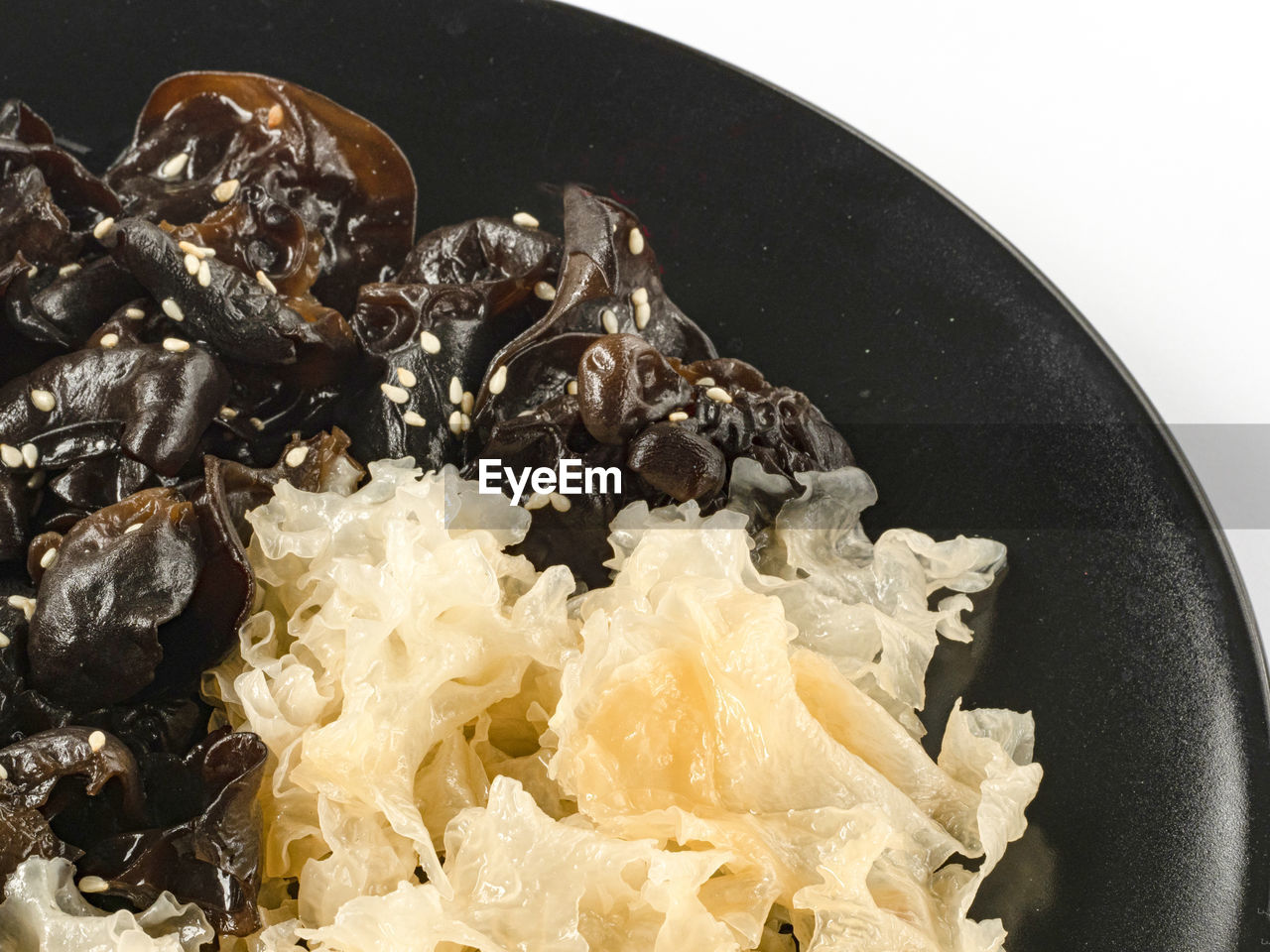 HIGH ANGLE VIEW OF ICE CREAM IN BOWL ON TRAY