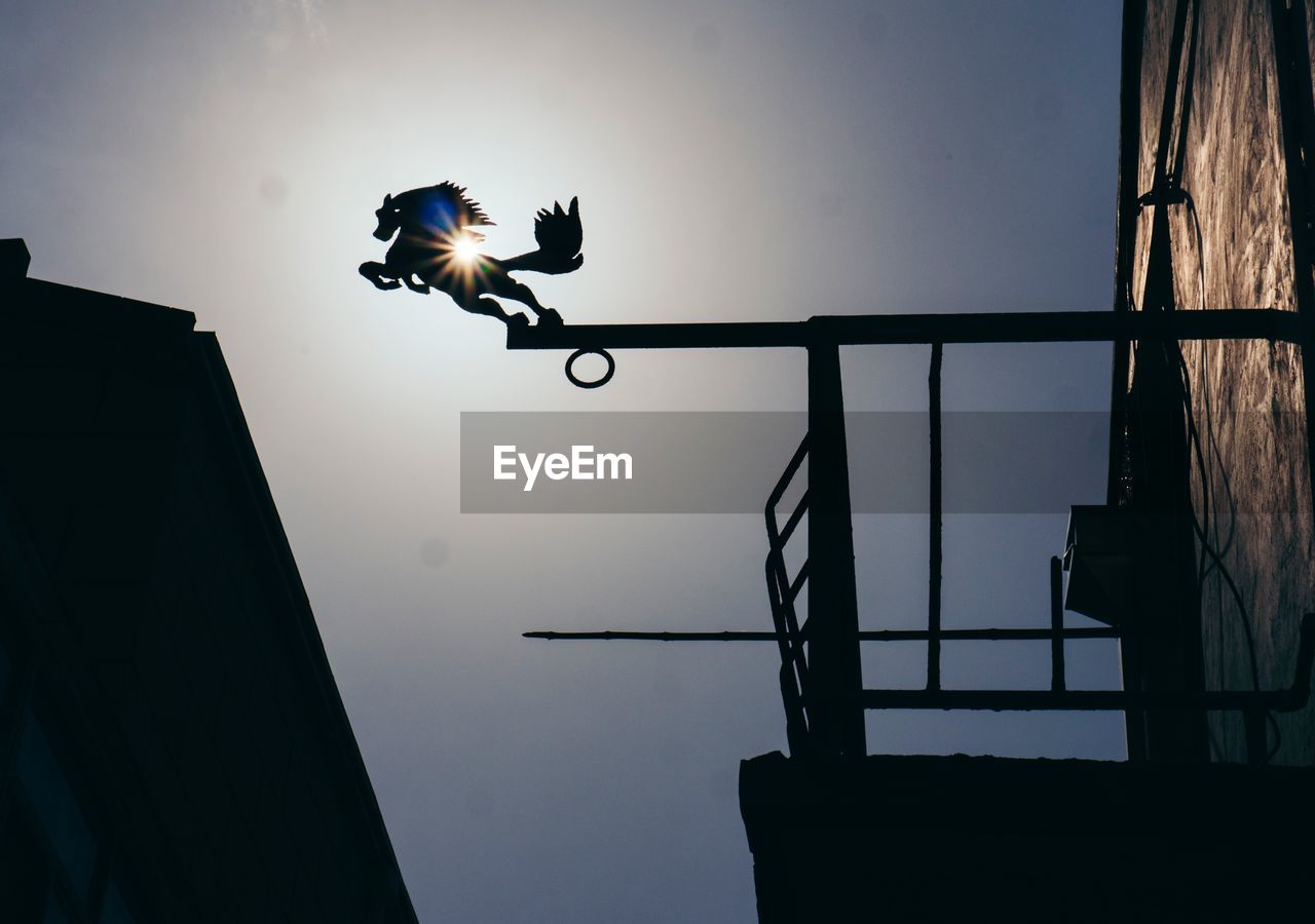 LOW ANGLE VIEW OF SILHOUETTE MAN JUMPING AGAINST SKY