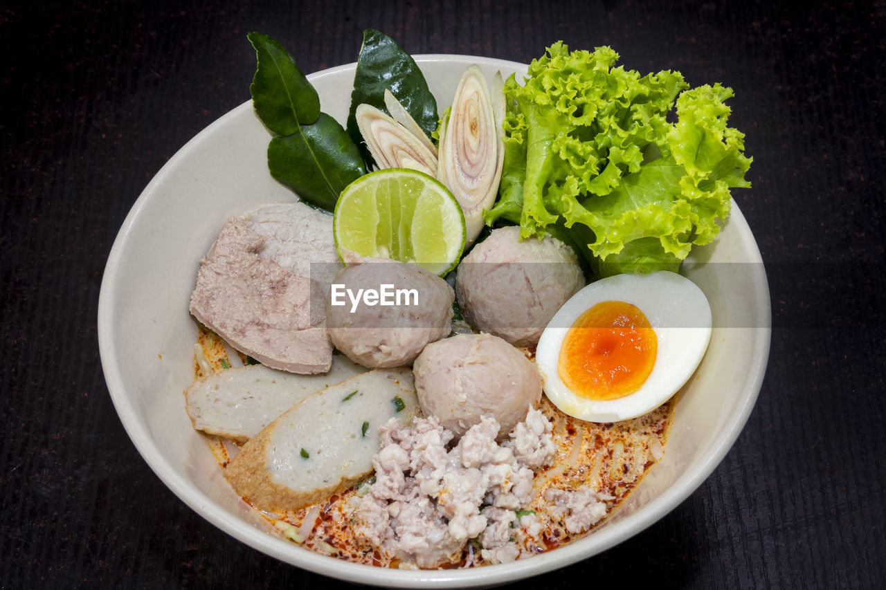 HIGH ANGLE VIEW OF BREAKFAST ON TABLE