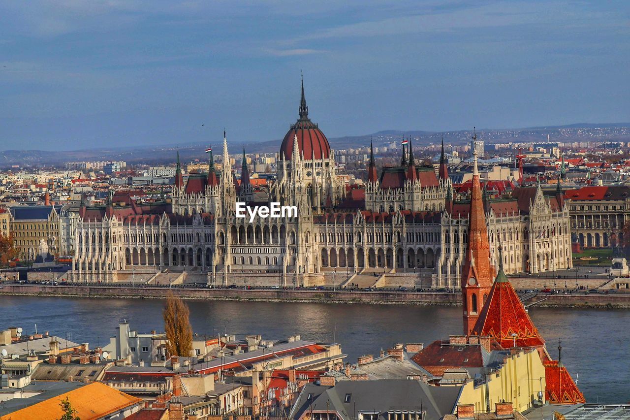 VIEW OF BUILDINGS AGAINST RIVER