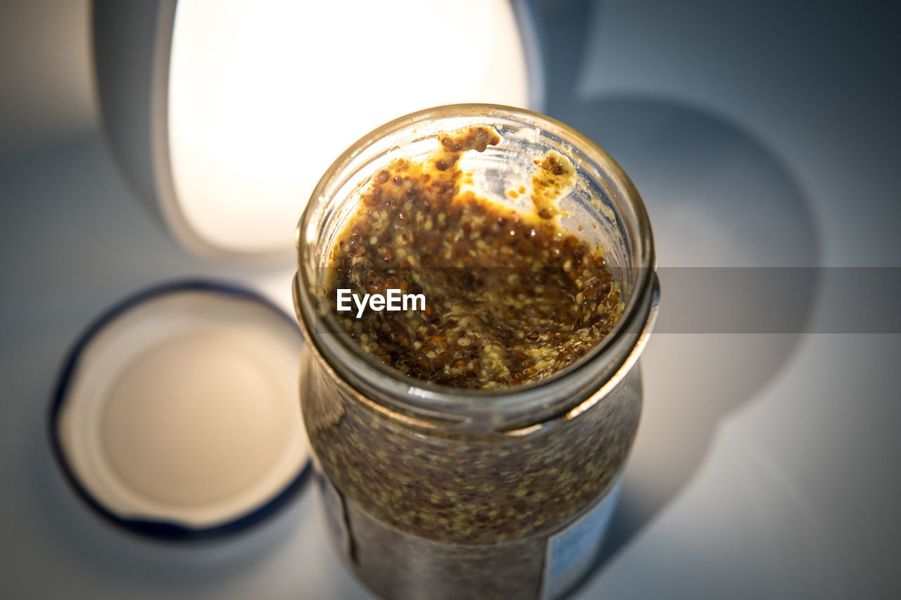 HIGH ANGLE VIEW OF COFFEE IN JAR ON TABLE