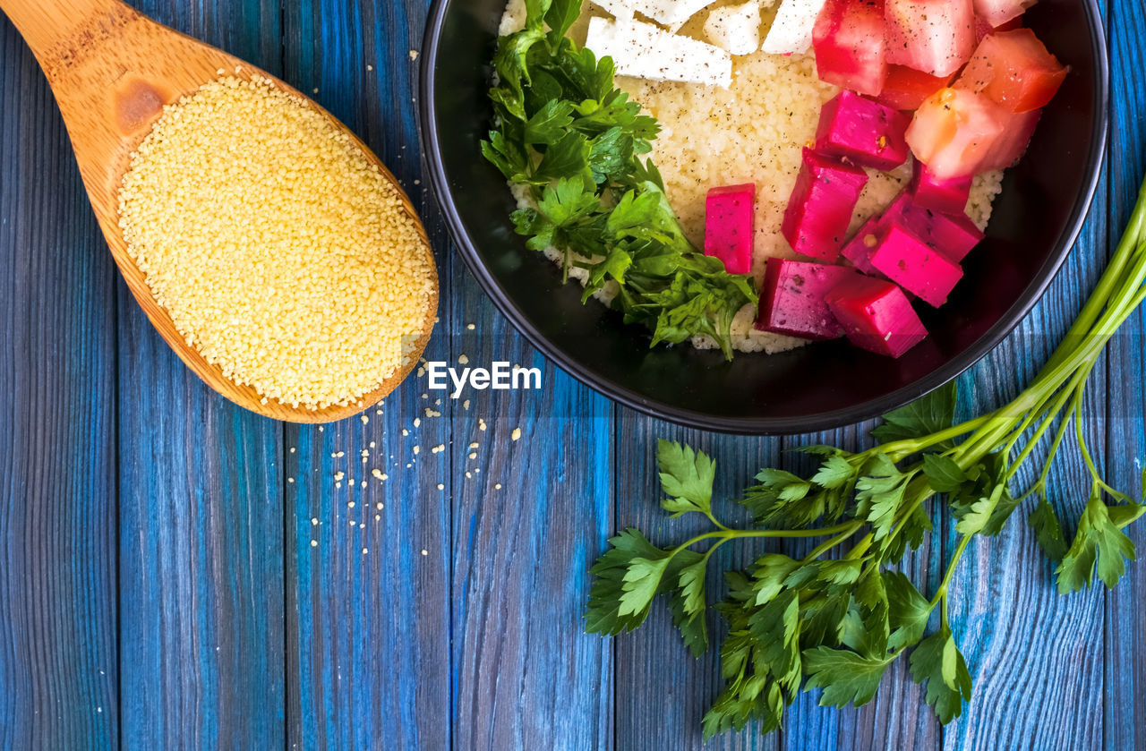 HIGH ANGLE VIEW OF FOOD ON TABLE