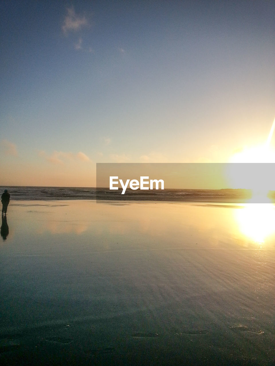 SCENIC VIEW OF SUNSET OVER SEA