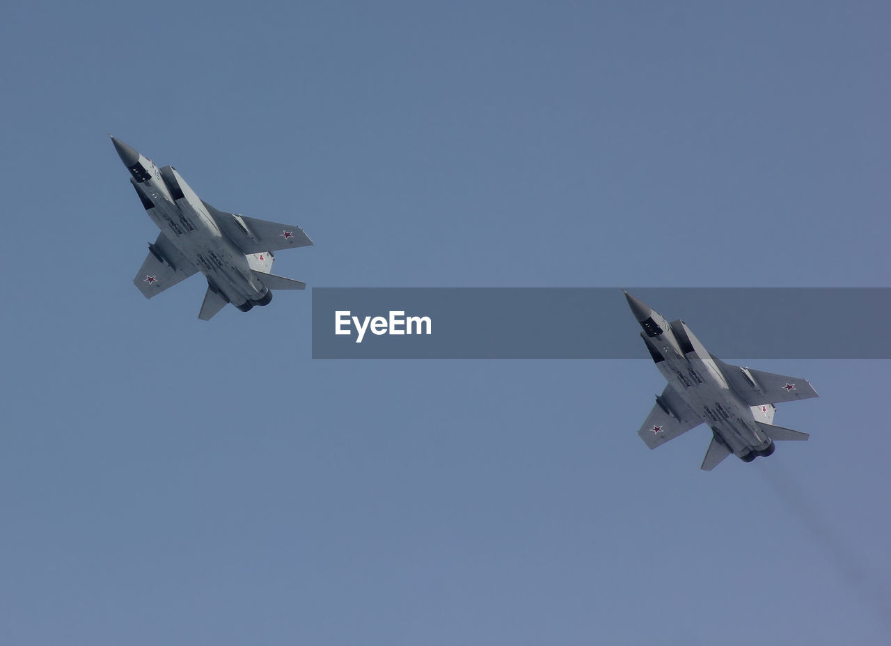 LOW ANGLE VIEW OF AIRPLANE AGAINST CLEAR SKY