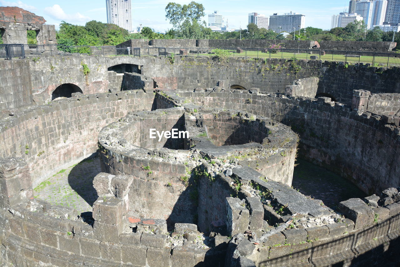 HIGH ANGLE VIEW OF OLD BUILDING