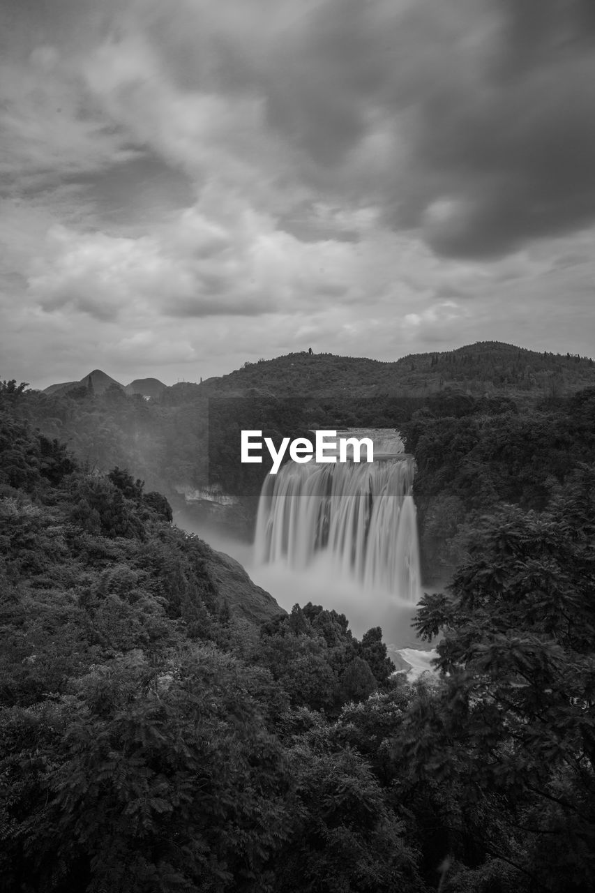 VIEW OF DAM AGAINST SKY