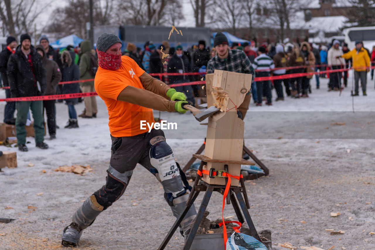 GROUP OF PEOPLE IN WINTER