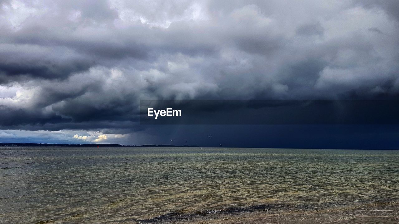 SCENIC VIEW OF SEA AGAINST DRAMATIC SKY