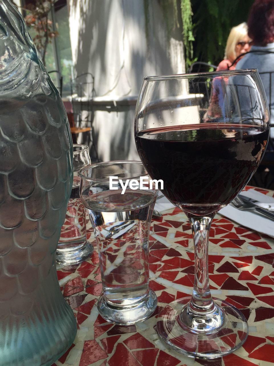 VIEW OF WINE GLASSES ON BAR