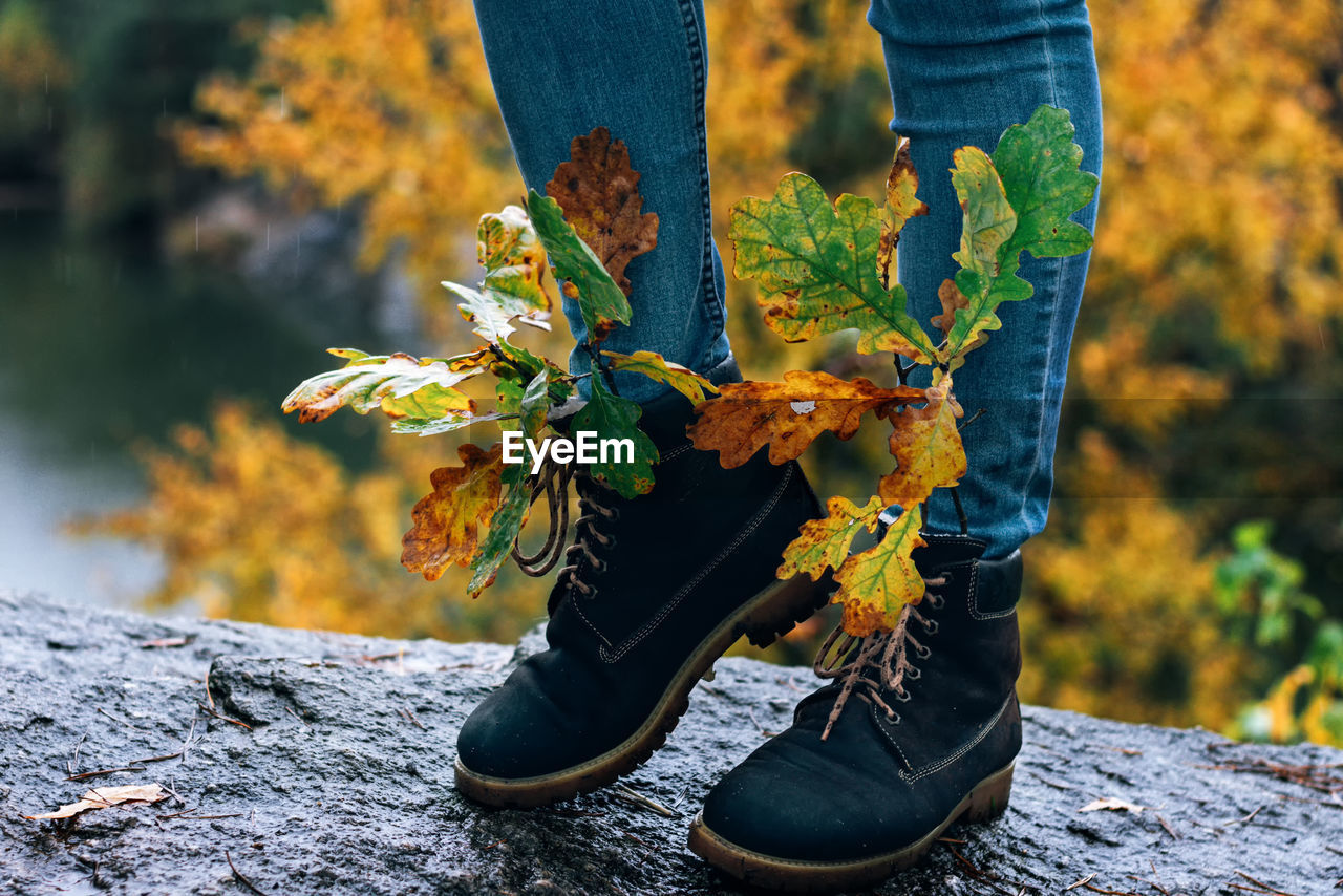 Girl in a yellow jacket and brown hat. a walk in the autumn mountains.