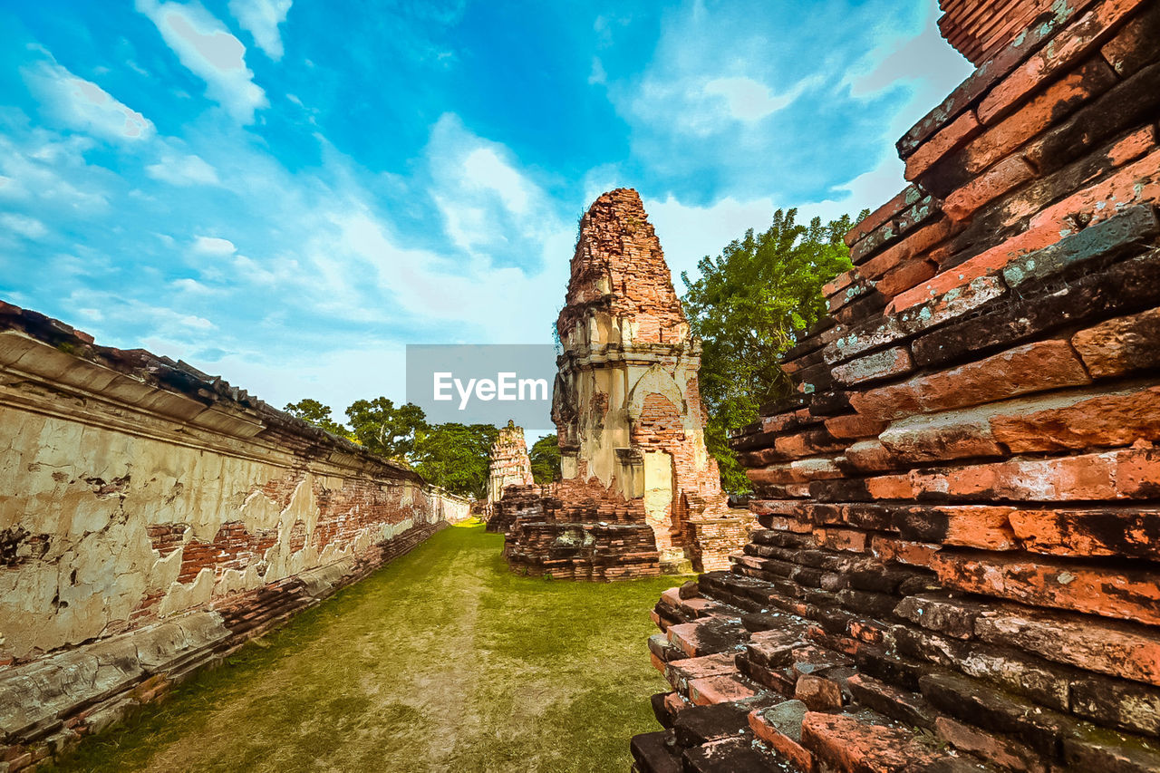 OLD RUINS OF TEMPLE AGAINST SKY