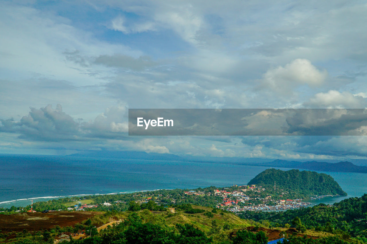 SCENIC VIEW OF SEA BY BUILDINGS AGAINST SKY