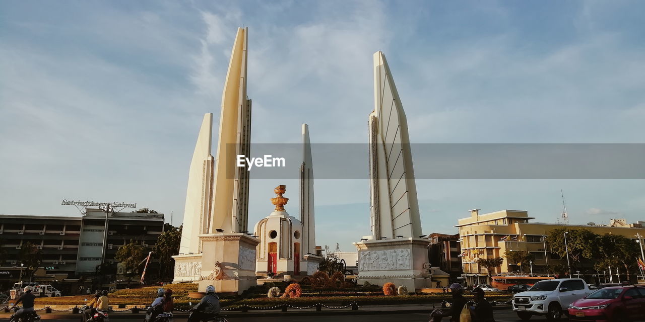 STATUE IN CITY AGAINST SKY