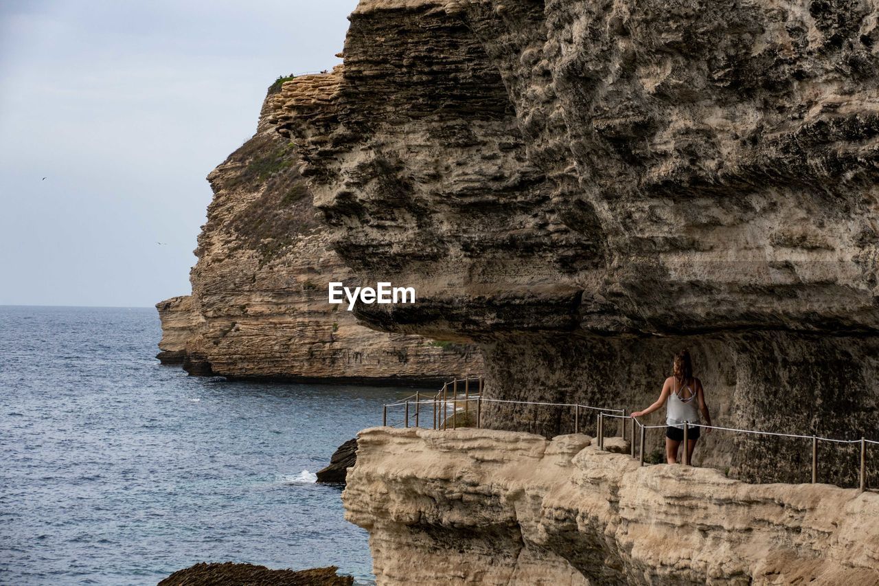 SCENIC VIEW OF ROCK FORMATIONS ON SEA AGAINST SKY