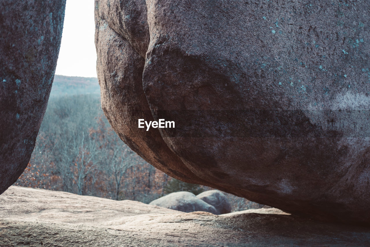 CLOSE-UP OF ROCK FORMATIONS