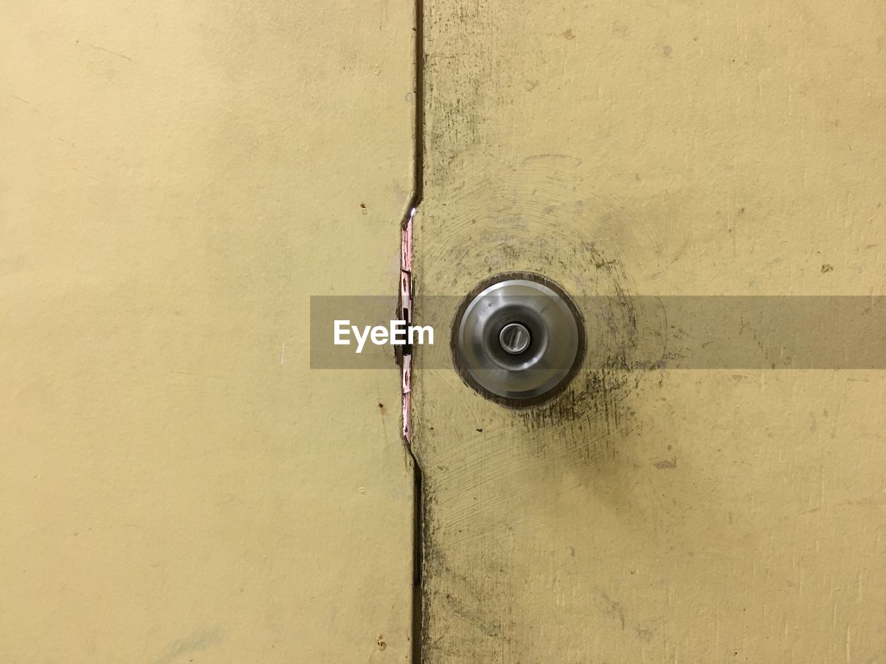 CLOSE-UP OF DOOR KNOCKER