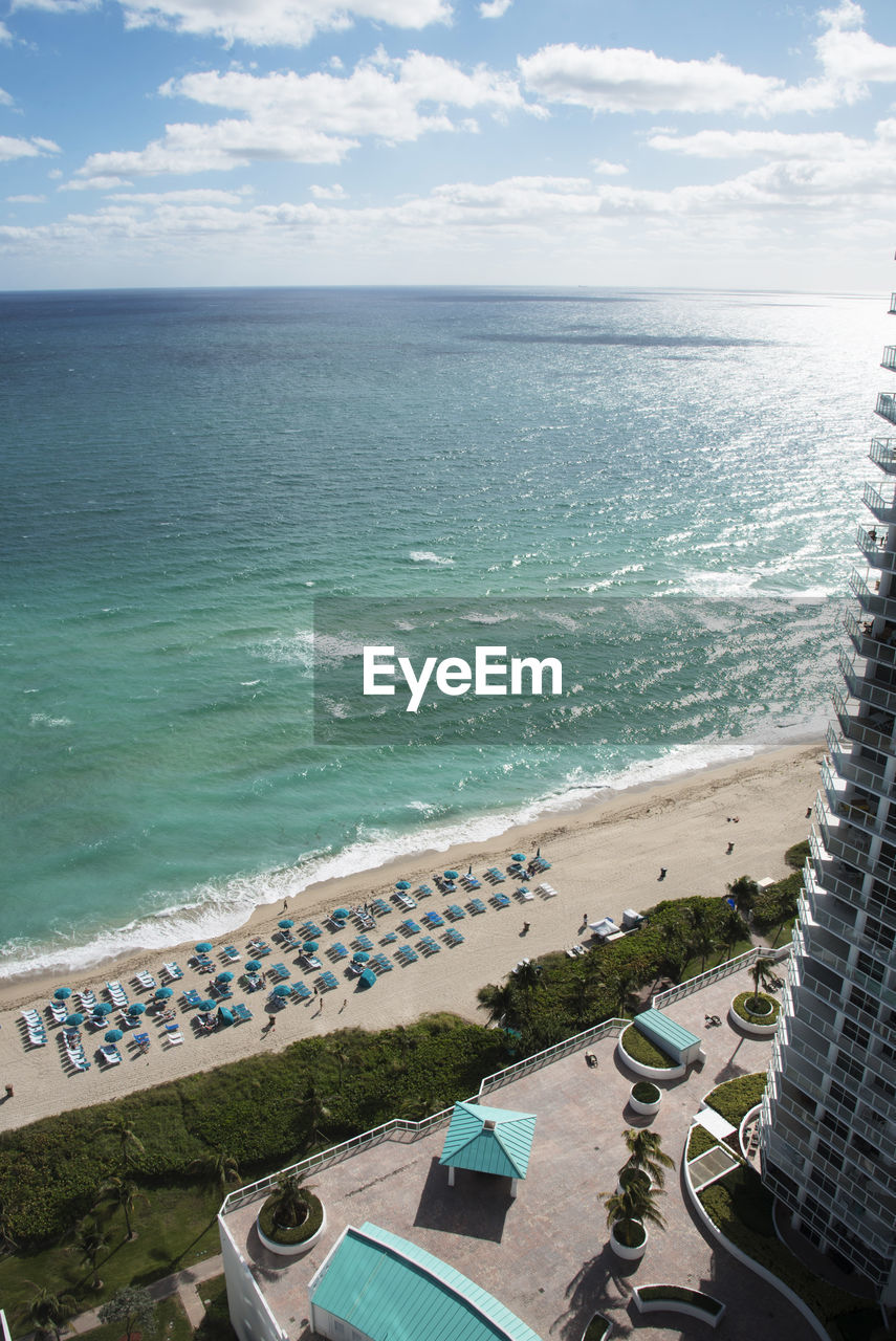 AERIAL VIEW OF SEA AGAINST SKY