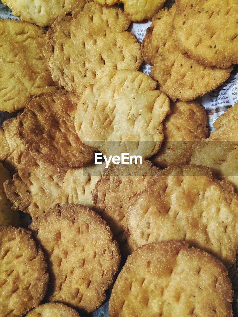 HIGH ANGLE VIEW OF COOKIES IN CONTAINER