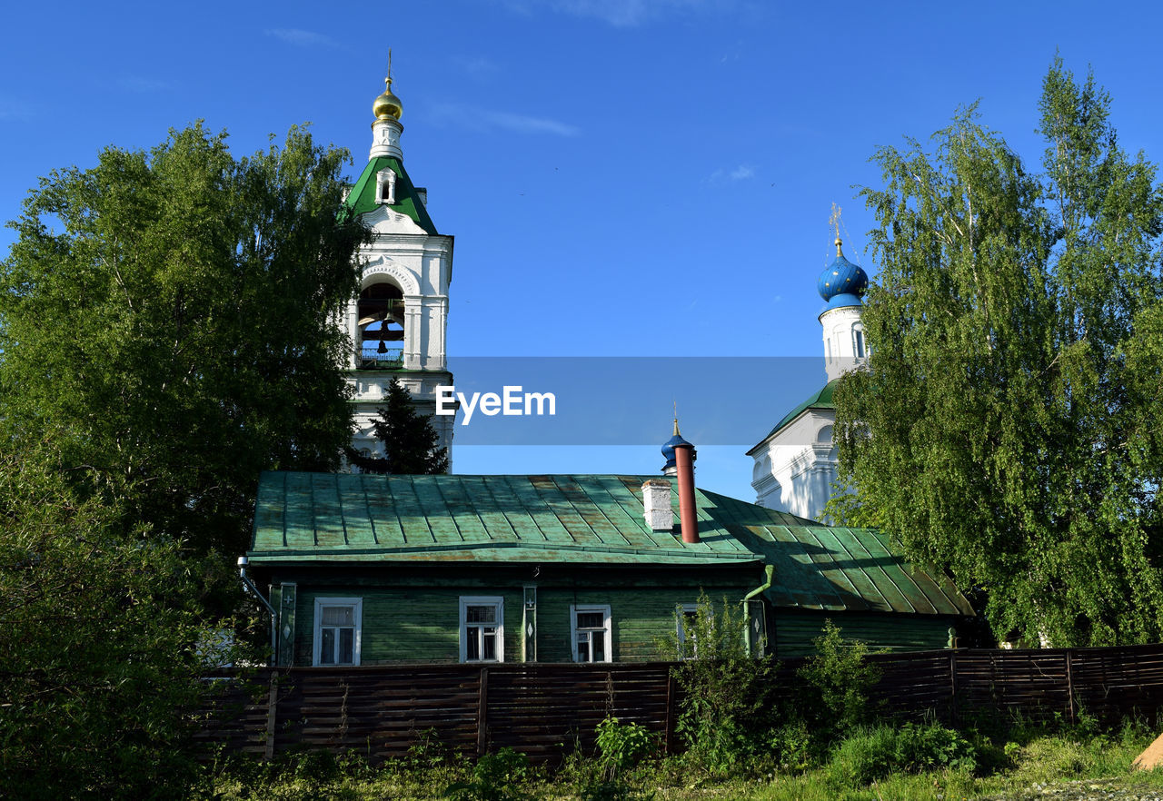 CATHEDRAL AGAINST SKY