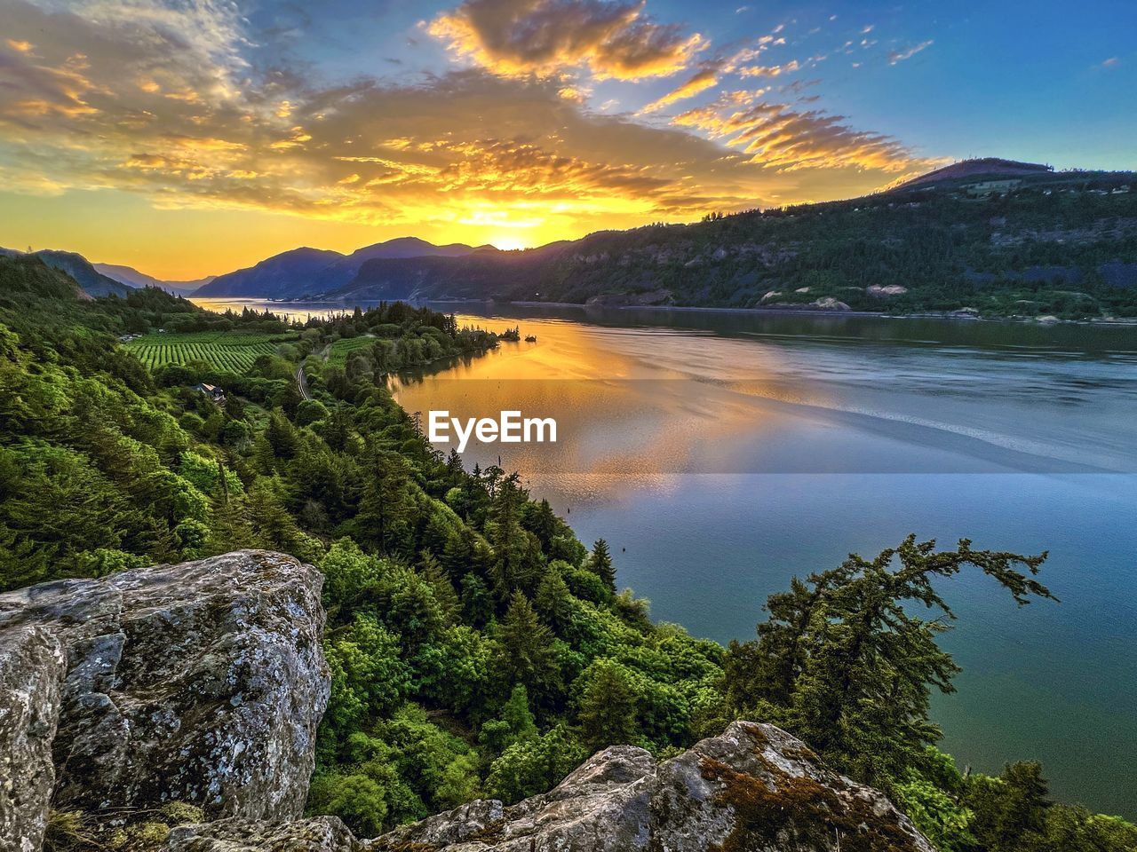 Beautiful spring sunset from ruthton point on the columbia river gorge near hood river oregon 