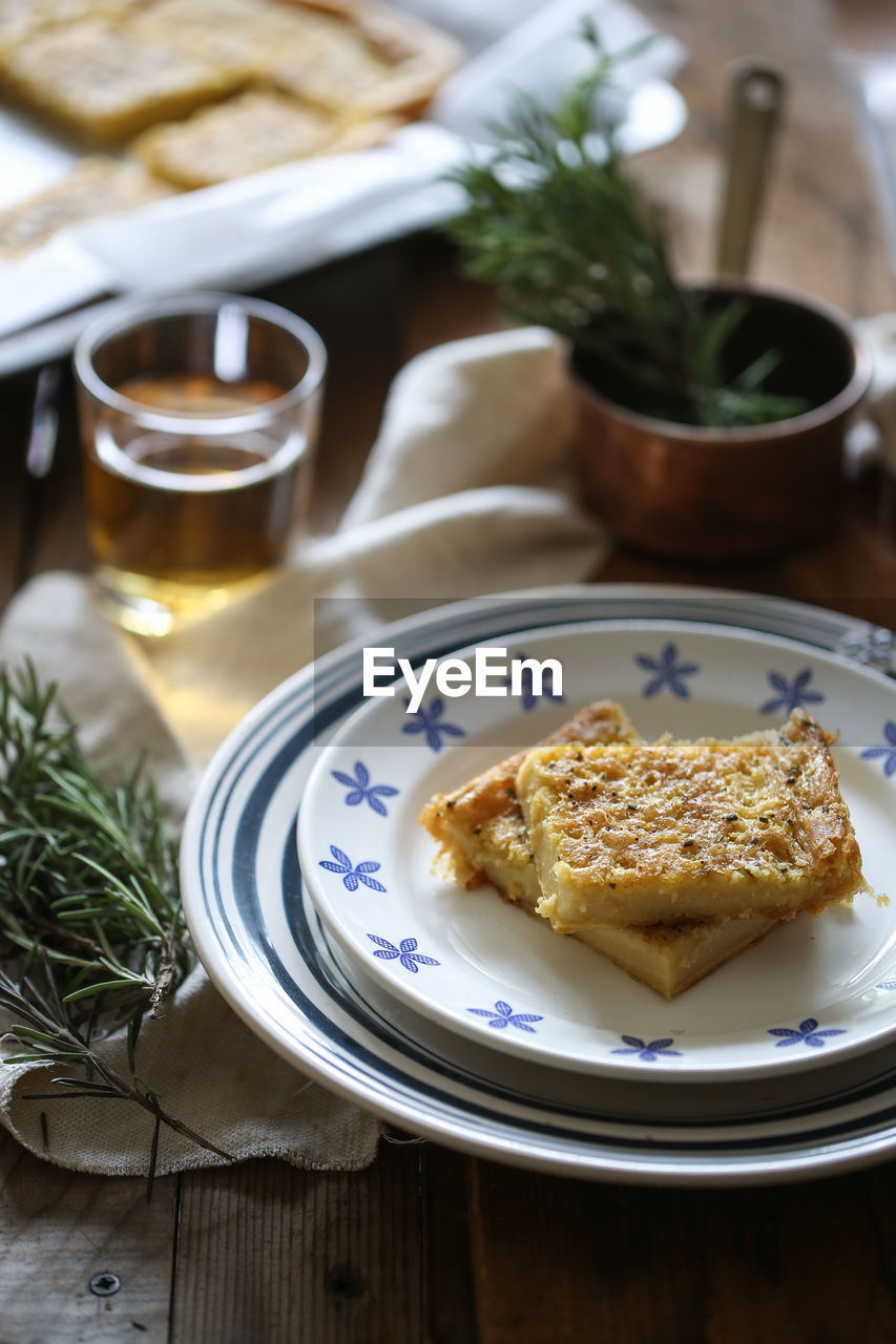 HIGH ANGLE VIEW OF FRESH BREAKFAST ON TABLE