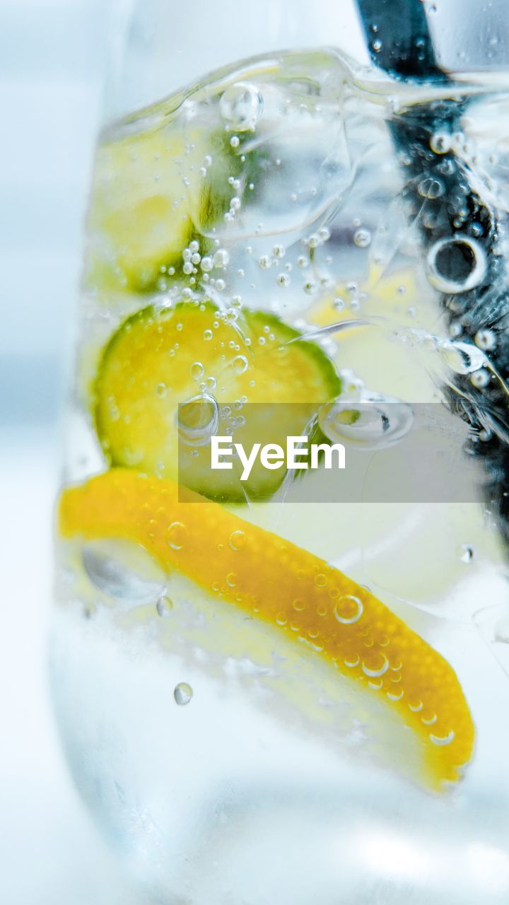 CLOSE-UP OF DRINK IN GLASS