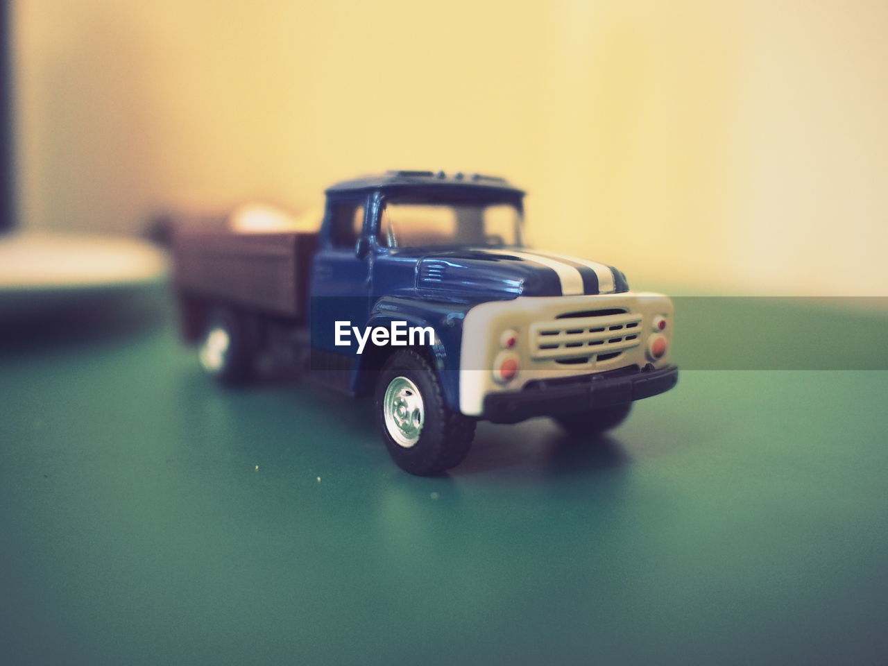 CLOSE-UP OF VINTAGE TOY CAR