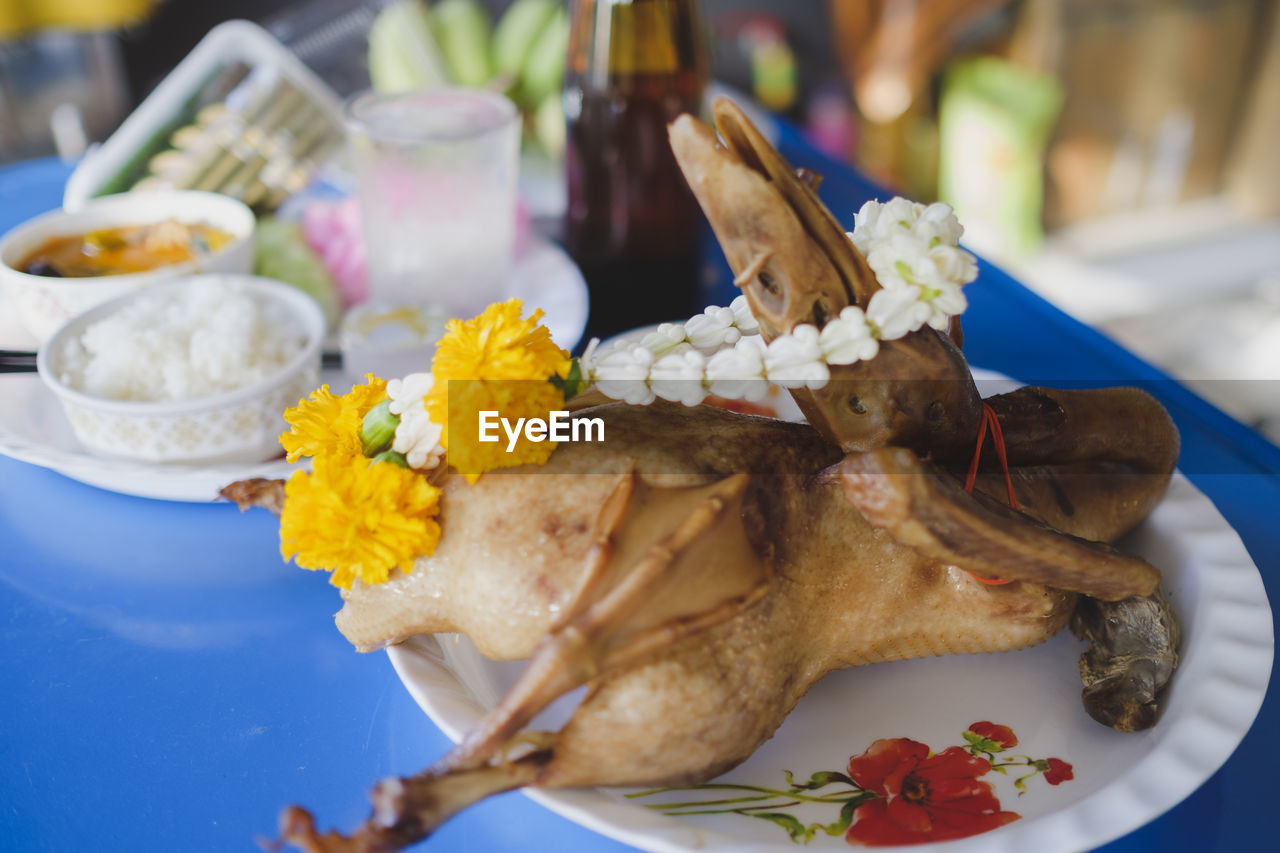 CLOSE-UP OF FOOD ON TABLE