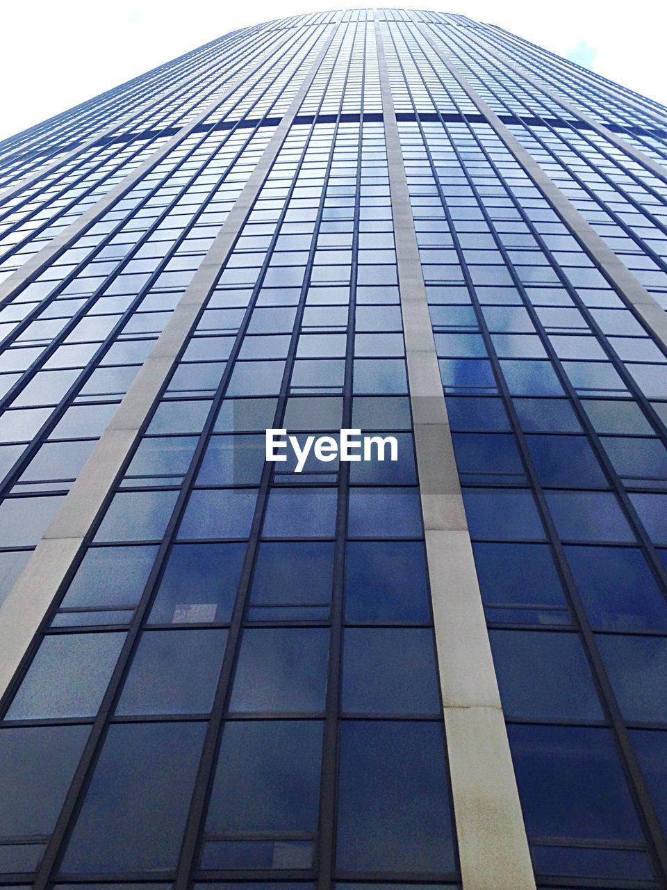 Low angle view of tour montparnasse against sky