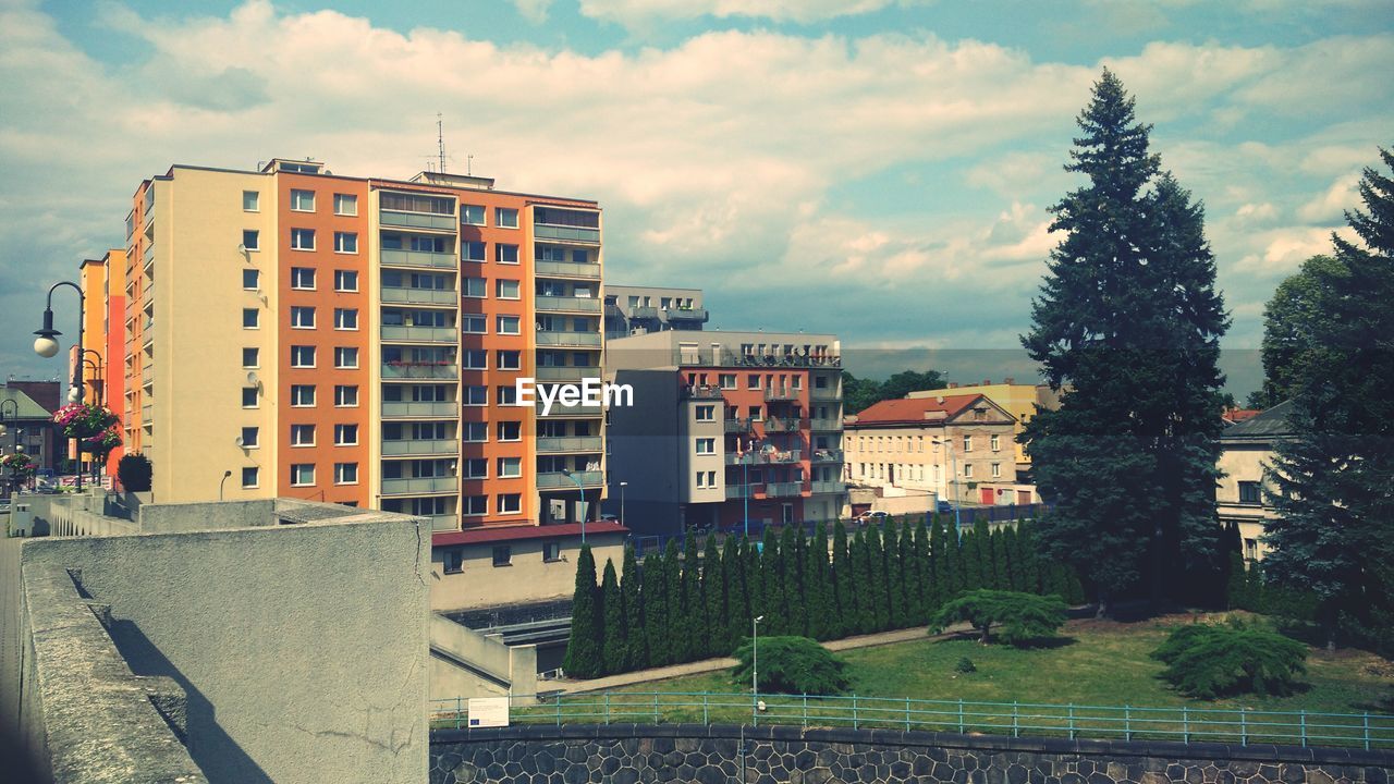 BUILDINGS AGAINST SKY IN CITY