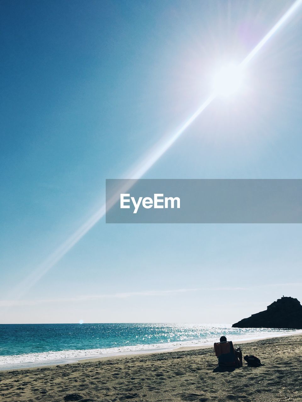 SCENIC VIEW OF BEACH ON SUNNY DAY