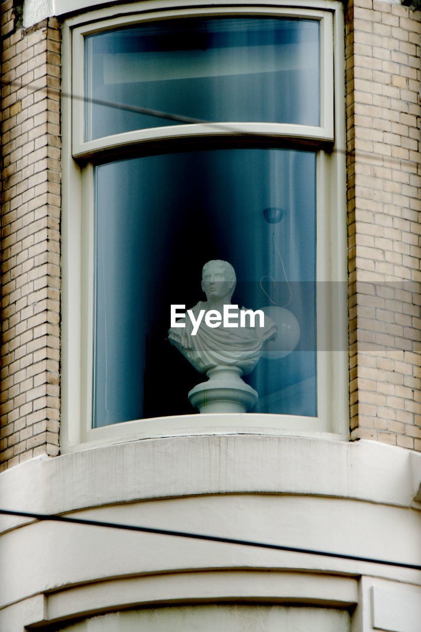 VIEW OF STATUE IN FRONT OF BUILDING