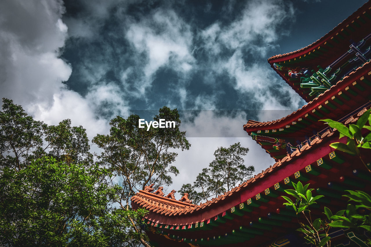 LOW ANGLE VIEW OF TEMPLE AGAINST SKY