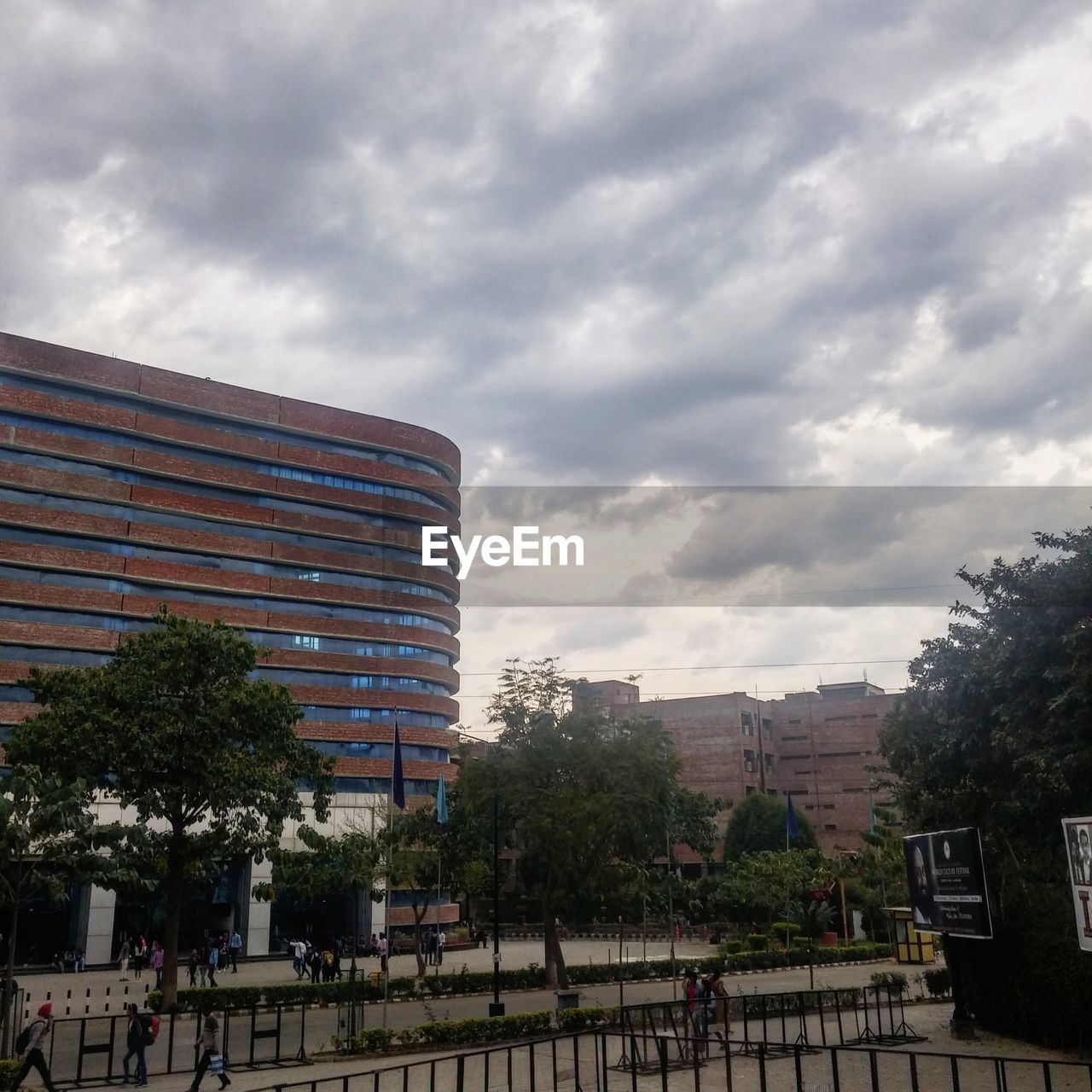 VIEW OF BUILDINGS AGAINST CLOUDY SKY