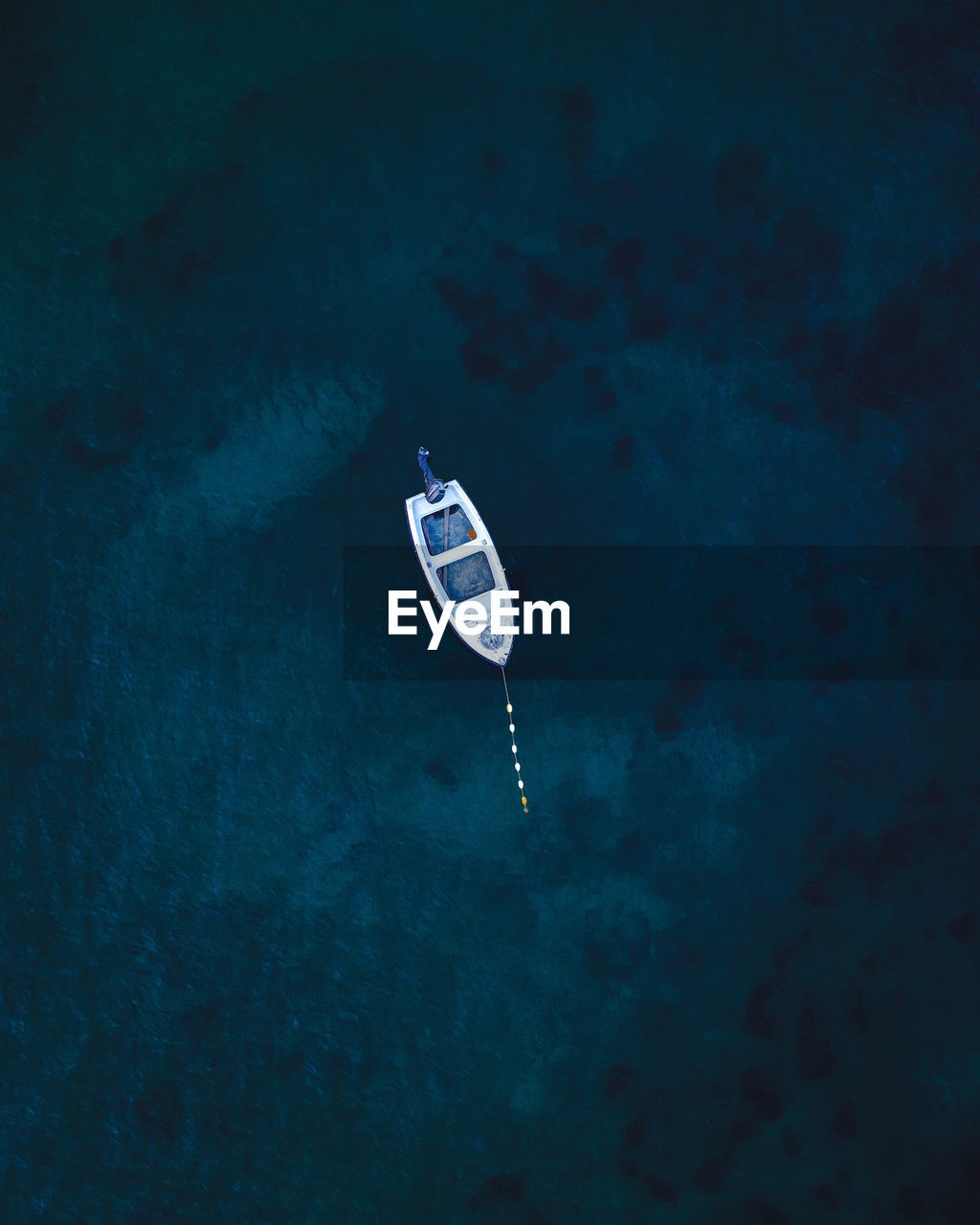 HIGH ANGLE VIEW OF BOAT IN SEA AGAINST BLUE SKY