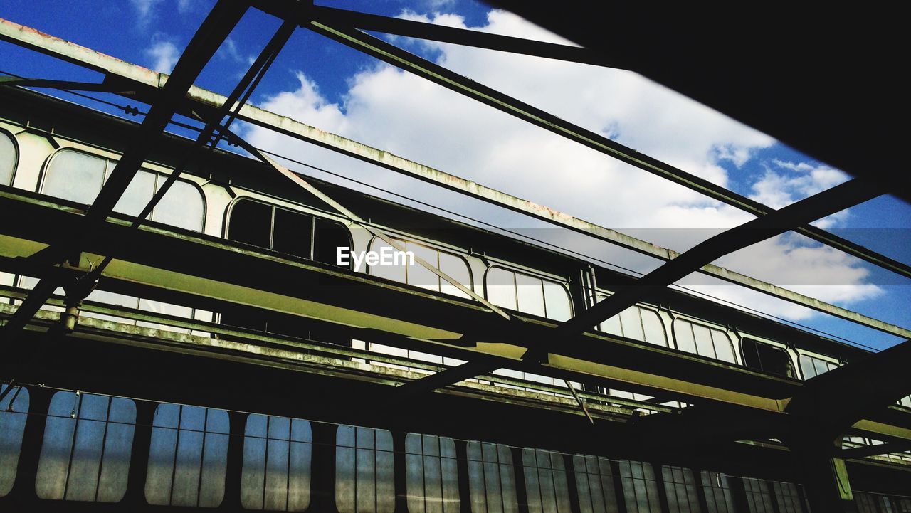 LOW ANGLE VIEW OF BUILT STRUCTURE AGAINST THE SKY