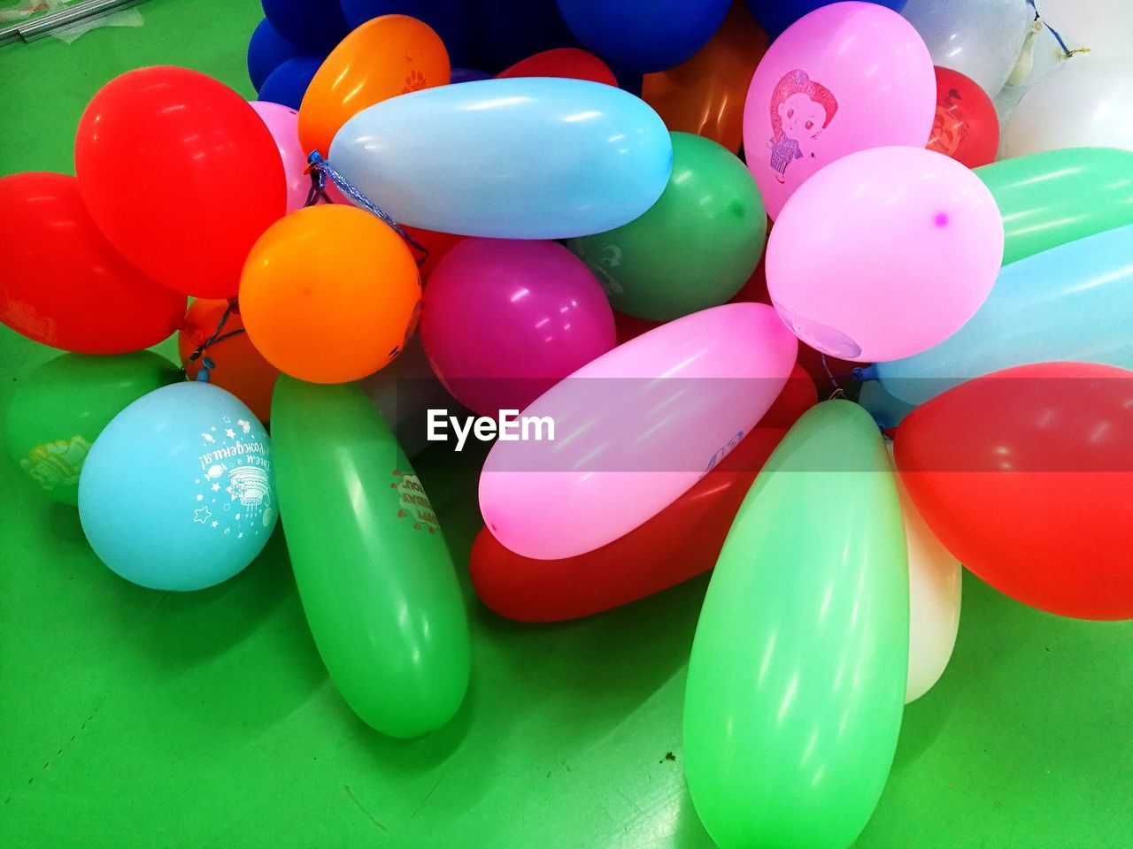 HIGH ANGLE VIEW OF COLORFUL BALLOONS