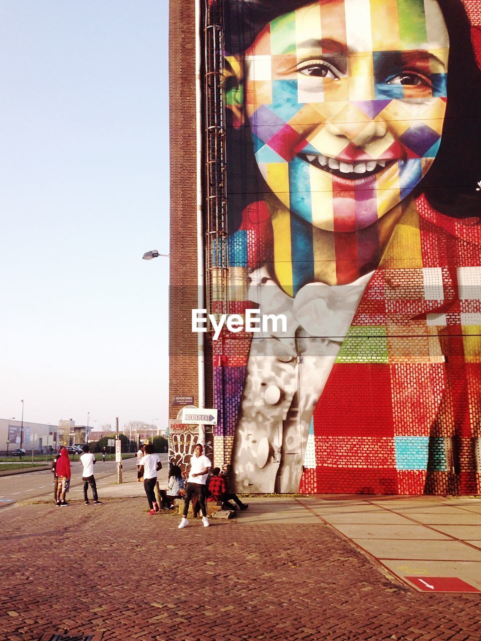 PEOPLE IN FRONT OF BUILDING