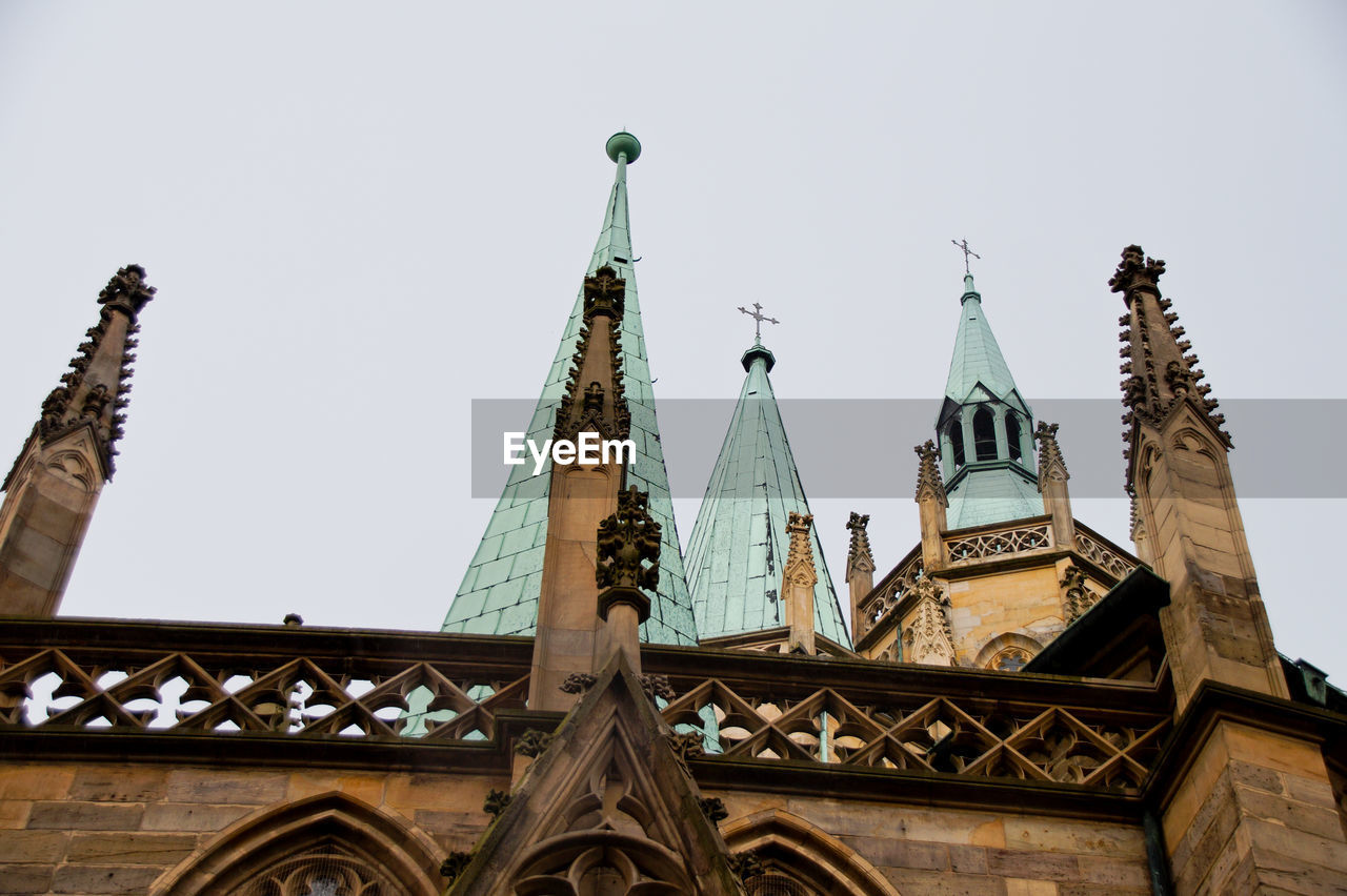 LOW ANGLE VIEW OF TEMPLE AGAINST SKY