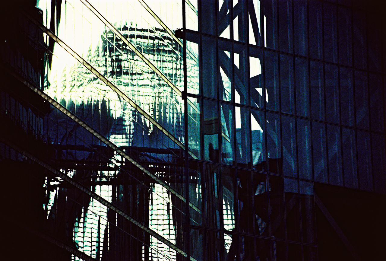 LOW ANGLE VIEW OF MODERN BUILDINGS AGAINST SKY