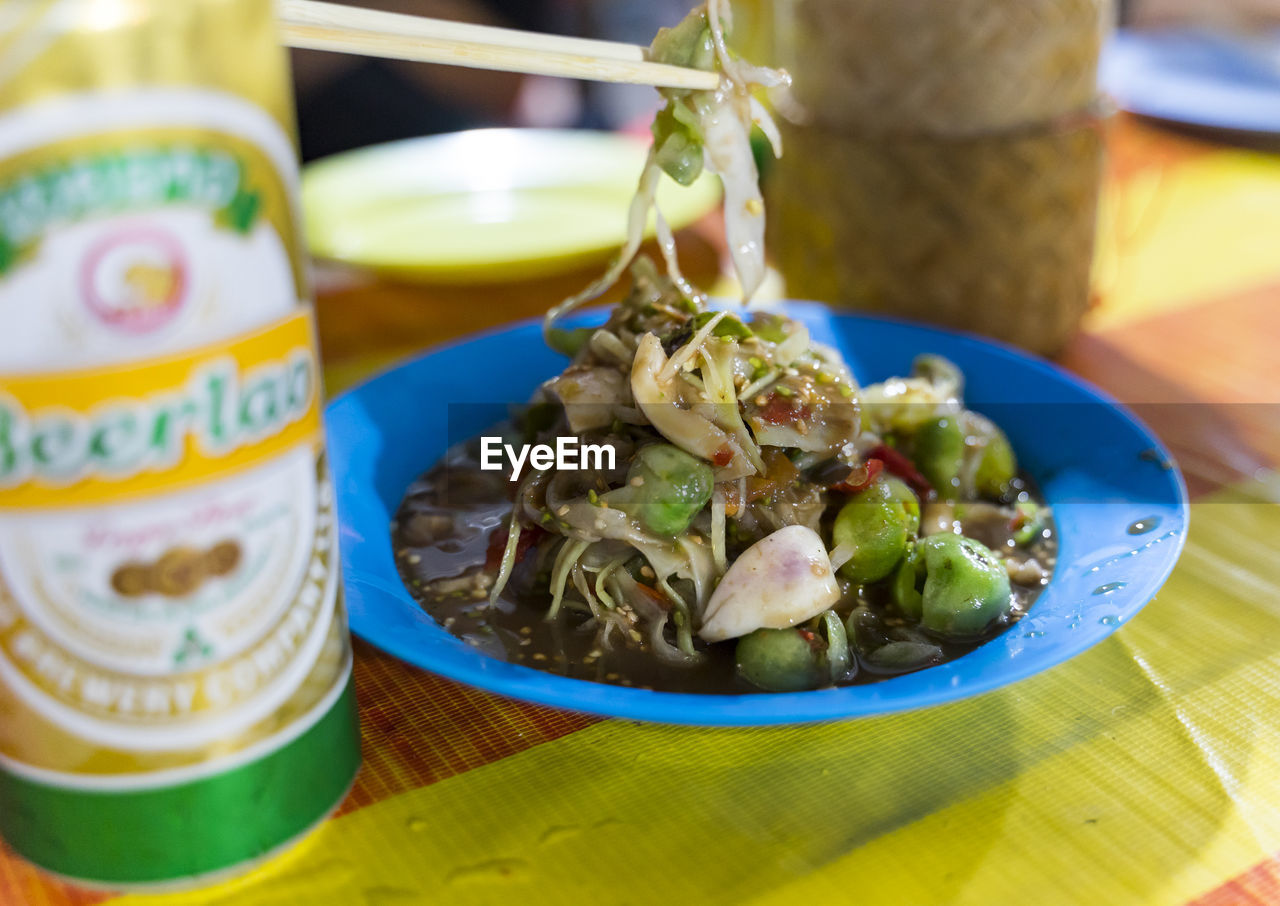 HIGH ANGLE VIEW OF MEAL SERVED IN BOWL