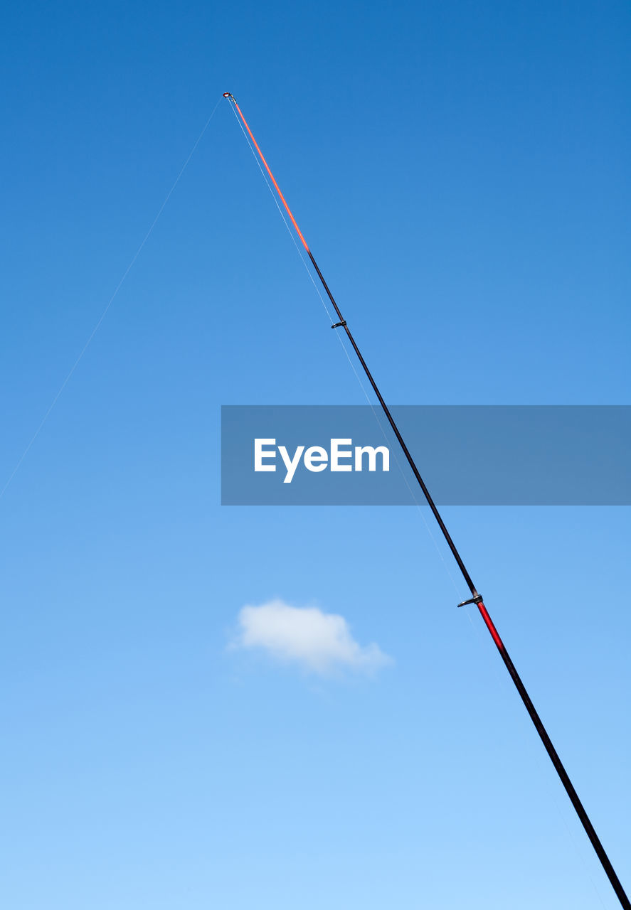 LOW ANGLE VIEW OF POLE AGAINST SKY