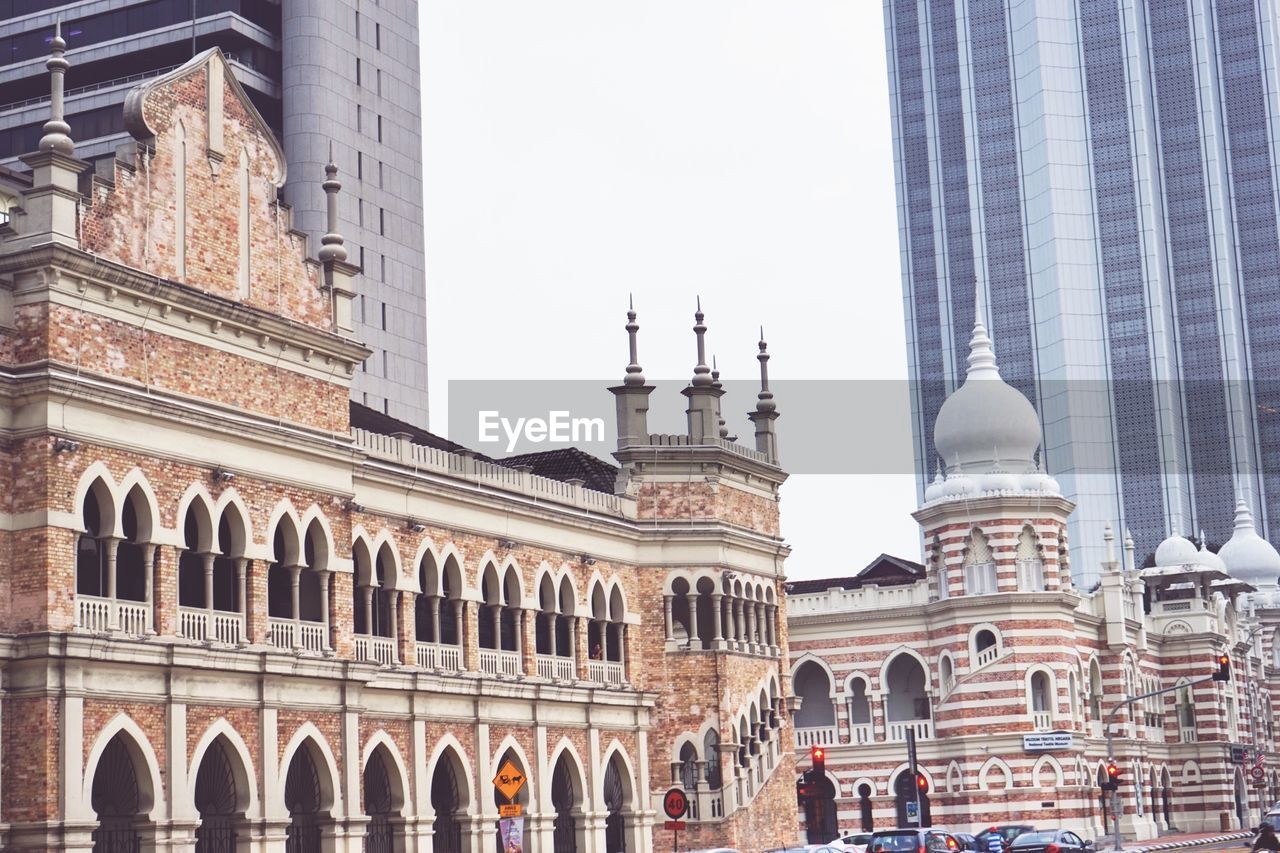 LOW ANGLE VIEW OF HISTORICAL BUILDING