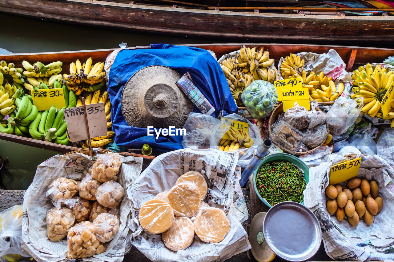 HIGH ANGLE VIEW OF VEGETABLES FOR SALE IN MARKET